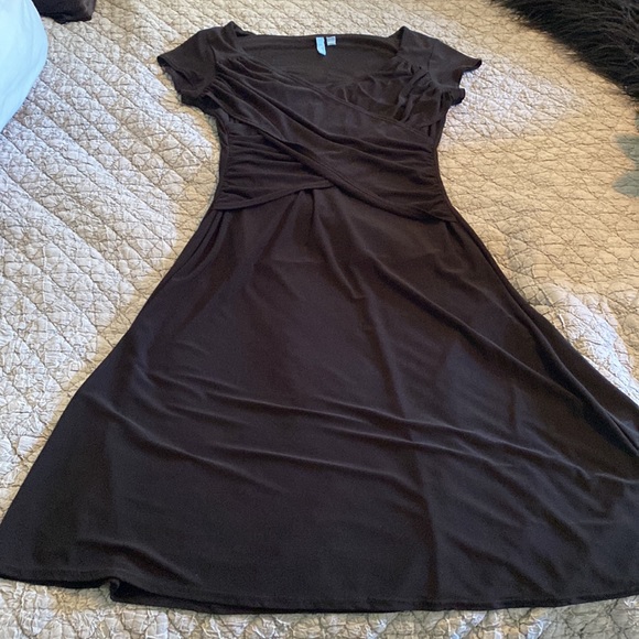 Gently worn sexy slim cocktail dress. Curve hugging and form fitting. - Picture 2 of 4
